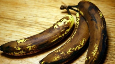 Ce păţeşti dacă mănânci banane cu coaja NEAGRĂ
