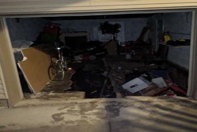 S-au mutat &icirc;n casă nouă. Sub garaj, au găsit o CAMERĂ SECRETĂ. Acolo au dat de ceva &Icirc;NFIORĂTOR!&nbsp;