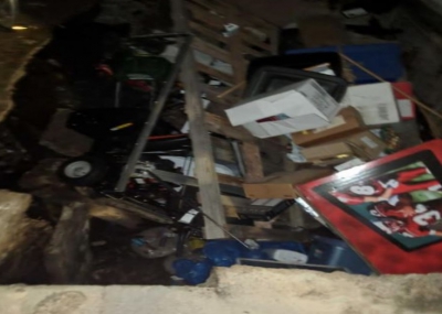 S-au mutat &icirc;n casă nouă. Sub garaj, au găsit o CAMERĂ SECRETĂ. Acolo au dat de ceva &Icirc;NFIORĂTOR!&nbsp;