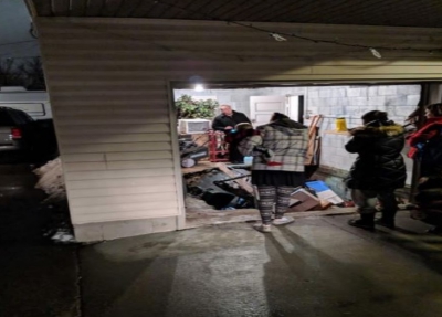 S-au mutat &icirc;n casă nouă. Sub garaj, au găsit o CAMERĂ SECRETĂ. Acolo au dat de ceva &Icirc;NFIORĂTOR!&nbsp;