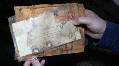 S-au mutat &icirc;n casă nouă. Sub garaj, au găsit o CAMERĂ SECRETĂ. Acolo au dat de ceva &Icirc;NFIORĂTOR!&nbsp;