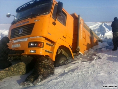 Viață și moarte. ”Nebunia” camionagiilor care străbat Siberia pe râurile înghețate din deșertul alb