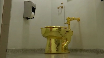 break buyer Pronoun Trump a cerut un tablou, dar i s-a oferit un vas de toaletă de aur