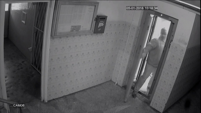 Suspectul ar fi agresat doi copii &icirc;ntr-un lift din București