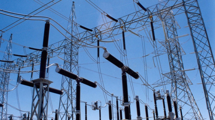 Șase companii din domeniul energiei electrice, amenzi uriașe de la Consiliul Concurenței