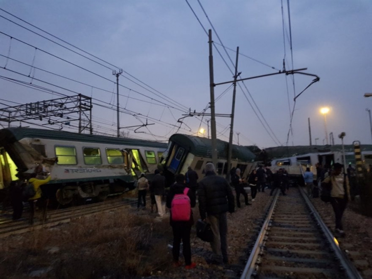 Tren deraiat în Italia: printre răniţi se află şi un român, anunţă MAE | GALERIE FOTO