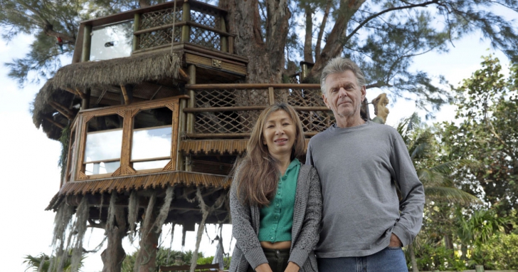 Au cheltuit 30.000$ ca să construiască o luxoasă casă în copac. Acum, sunt forţaţi s-o distrugă