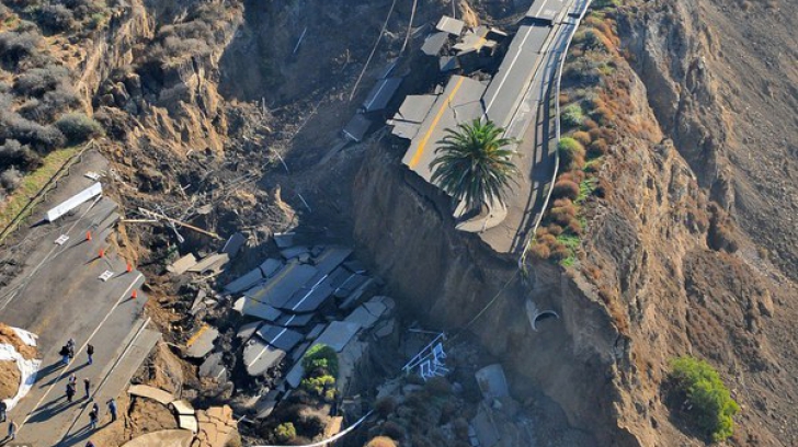 Alunecările de teren din California au produs moartea a cel puţin 17 persoane