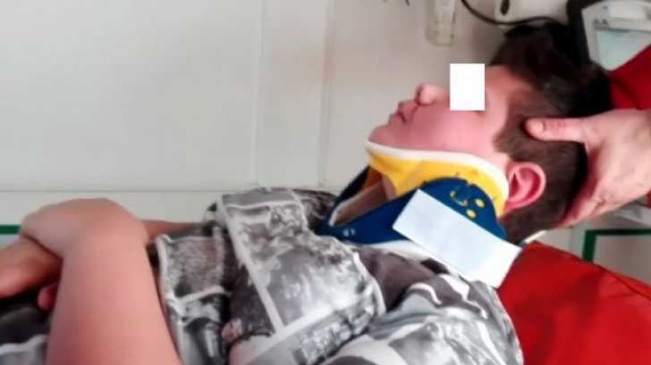 VIDEO. Ce spun mamele care au bătut cu bestialitate un copil la școală