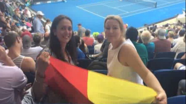 Suporterii Simonei Halep au afișat mesajul ”Rezist” la Australian Open