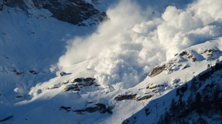 Alertă! O avalanşă foarte mare a avut loc în Bucegi