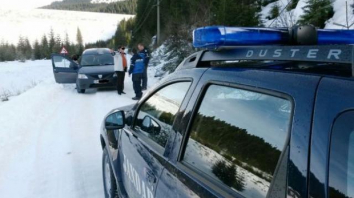 Patru turişti s-au rătăcit în Munţii Bucegi, după ce li s-a blocat maşina