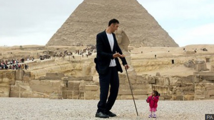Cel mai înalt bărbat din lume s-a întâlnit cu cea mai mică femeie. Ce a urmat? FOTO