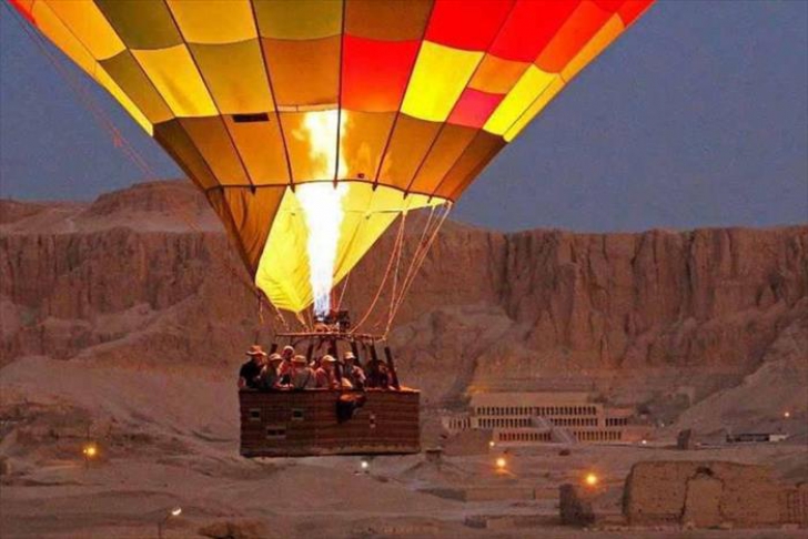 Balon cu aer cald s-a prăbușit în Egipt