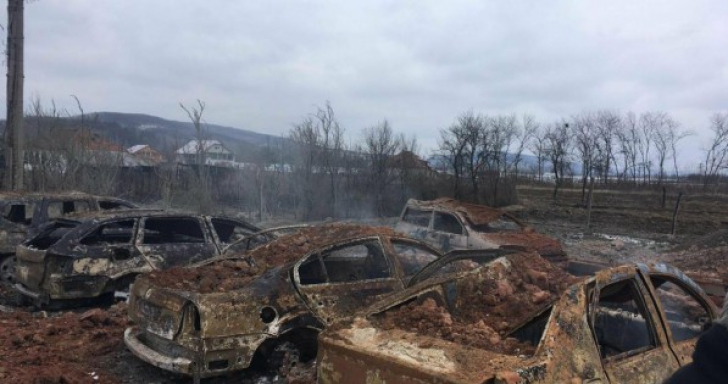Incendiu de proporţii în Gorj: cinci oameni la spital, o clădire distrusă (VIDEO)