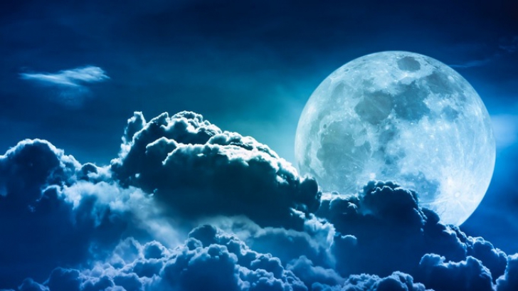 Super Luna Albastră, 31 ianuarie. Cum sunt influenţate zodiile. Cele mai grele CUMPENE