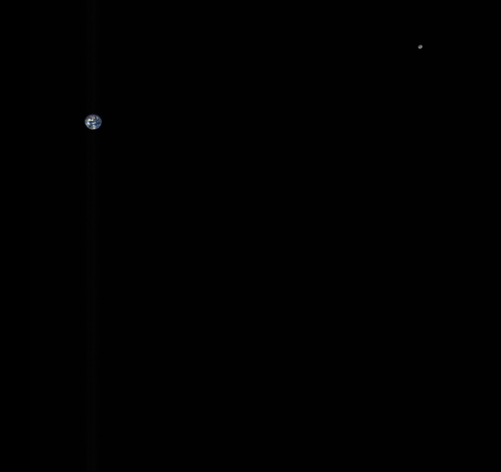 NASA, fotografie spectaculoasă. Pământul şi Luna apar împreună, în aceeaşi imagine