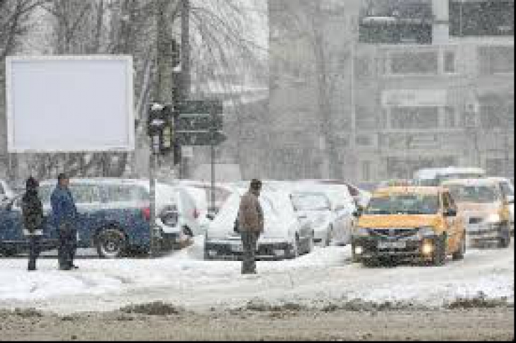 Traficul în București, un coșmar. Se circulă în condiţii de iarnă pe majoritatea drumurilor