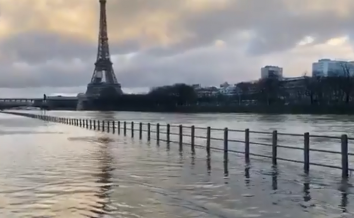 Parisul inundat, Luvrul închis, metroul circulă cu dificultate (VIDEO) 