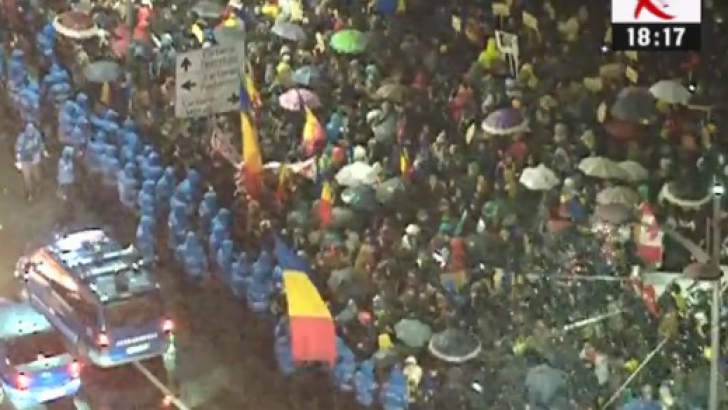 MARŞUL SPERANŢEI. 50.000 de oameni au protestat în Capitală.Incidente între manifestanţi şi jandarmi