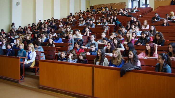 Rectorii a 30 de universităţi susţin nominalizarea lui Valentin Popa ca ministru al Educaţiei