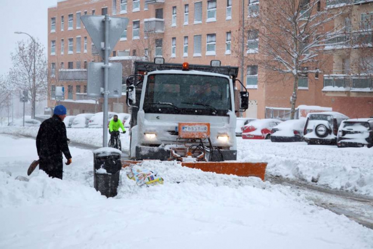 Vreme extremă în Spania. O ninsoare puternică a blocat kilometri de autostradă