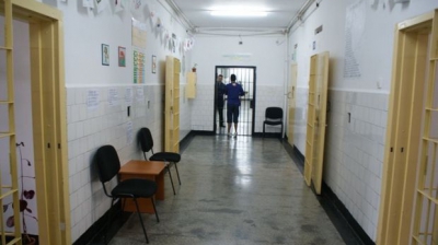 Angajaţi ai spitalului Penitenciarului Rahova, acuzaţi că au bătut mai mulţi deţinuţi