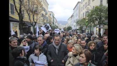 Corsica. Mii de oameni au demonstrat pentru autonomie mai largă, înainte de vizita lui Macron