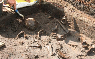 Au găsit rămăşiţe umane într-o peşteră din Grecia şi au aflat cum arăta o femeie acum 9000 de ani