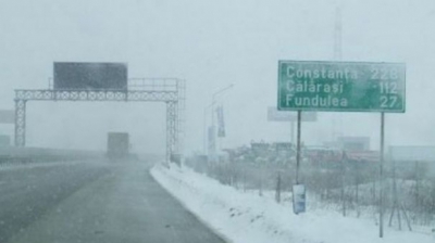 Se circulă în condiţii de iarnă pe Autostrada Soarelui. Avertismentul transmis de Poliţia Rutieră