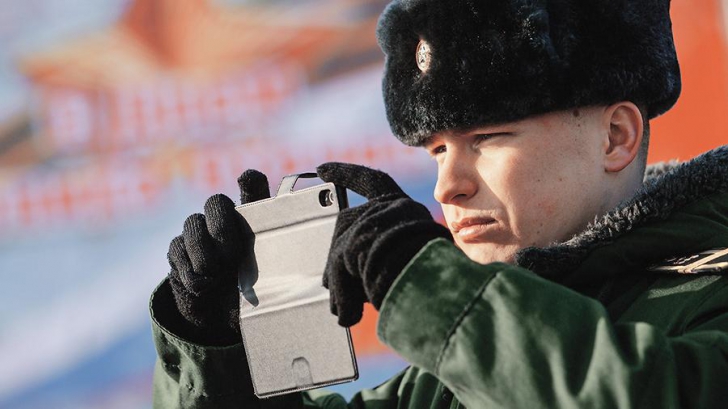 Cum arată telefonul special fabricat pentru ofiţerii armatei Rusiei care deţin informaţii secrete