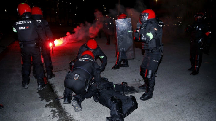 Ciocniri între suporterii Spartak Moscova și forțele de ordine la Bilbao. Un polițist a murit 