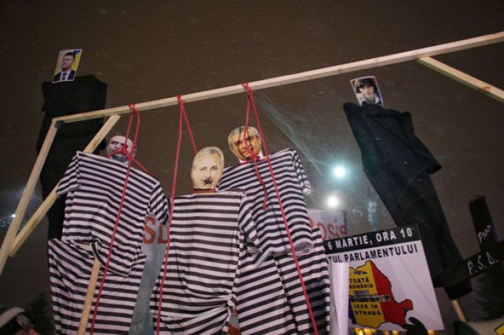 Protest în Capitală, duminică seară. FOTO: Inquam Photos / Octav Ganea