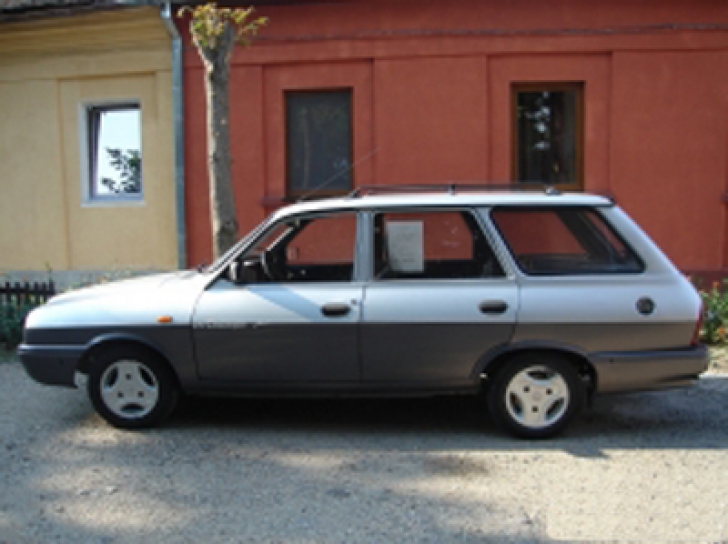 Dacia. Dacia Dedicaţie. A apărut în 1999 în ediţie limitată. Românii s-au îndrăgostit imediat de ea