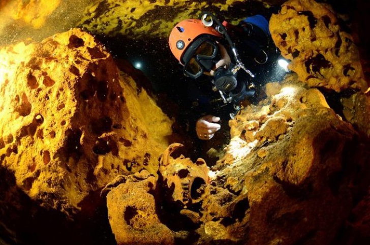 Au găsit cea mai mare peşteră subacvatică din lume. E poarta către o lume veche de 10.000 de ani