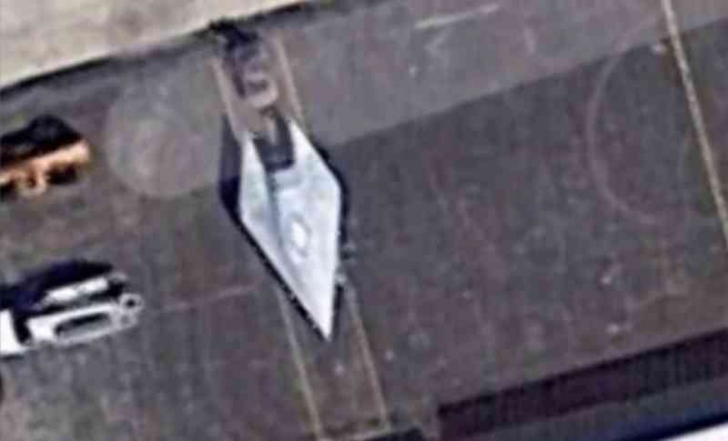 Google Earth. Au surprins un avion-spion american, despre care oamenii nu trebuiau să ştie că există