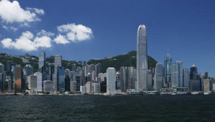 Alertă în Hong Kong: Mii de oameni evacuați într-o zonă foarte aglomerată