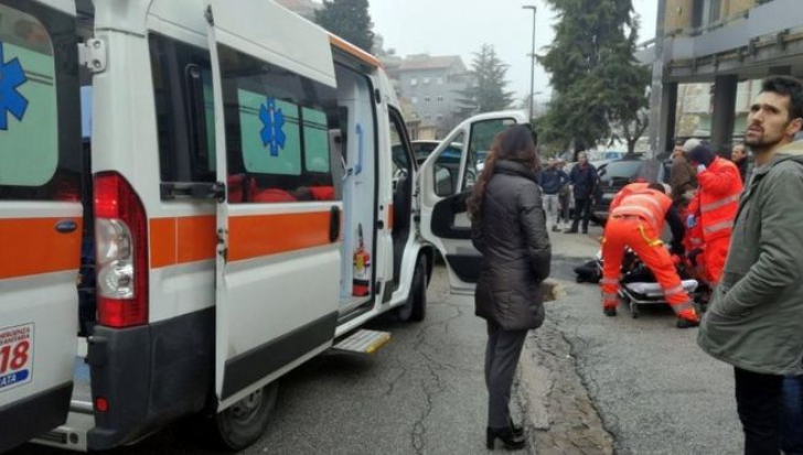 Atac armat în Italia. Un individ a deschis focul dintr-o mașină, asupra mulțimii
