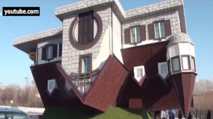 Cea mai ciudată casă se află în Rusia. Este cea mai mare locuinţă din lume aşezată cu susul în jos