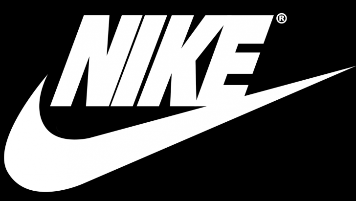 eMAG. Nike are cele mai mari reduceri posibile la incaltaminte pentru EL si Ea. Top oferte
