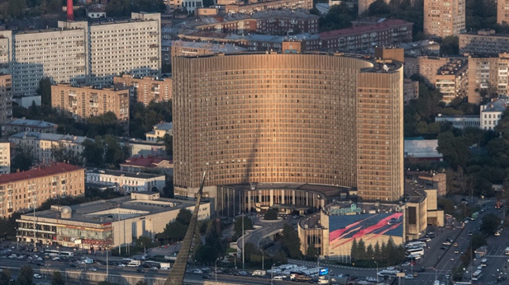 Incendiu violent la unul dintre cele mai mari hoteluri din Rusia. Sute de oameni, evacuaţi