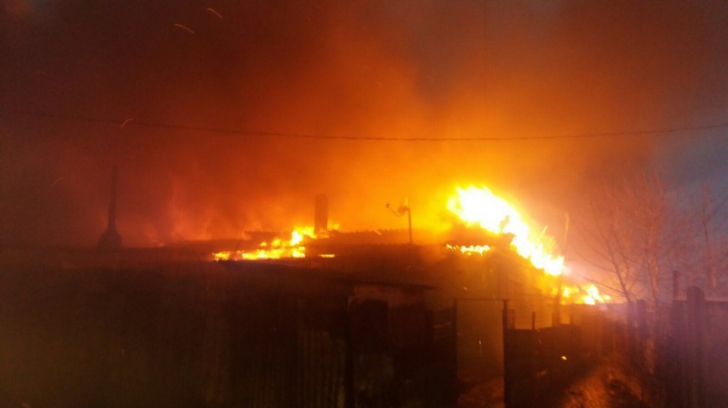 Incendiu violent în Medgidia: 45 de persoane au rămas fără locuințe