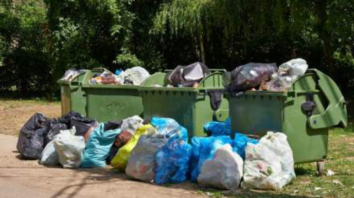 Cum a reușit un primar din România să-i convingă pe săteni să colecteze selectiv deșeurile