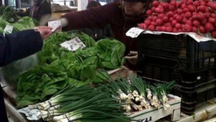 Greşeala pe care multă lume o face când cumpără salată, ceapă verde sau ridichi