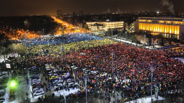Cum se organizează în realitate protestele în România și cine cheamă oamenii în stradă