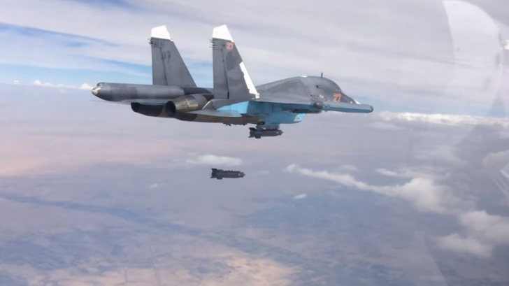 Un avion militar rusesc, doborât în Siria. Pilotul s-a catapultat, dar a fost ucis - VIDEO dramatic