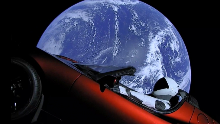 Numele unui român este încrustat pe mașina trimisă în spațiu de Elon Musk