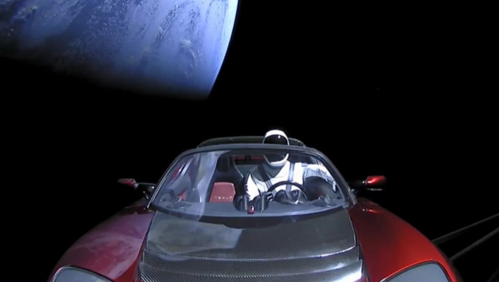SpaceX a lansat în spațiu o mașină Tesla