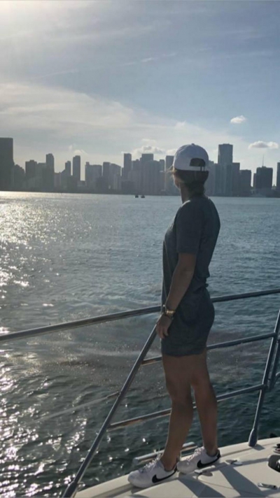 Simona Halep. Nr.1 WTA s-a relaxat la Miami. Simona Halep şi Irina Begu, îmbrăcate sumar, la mare