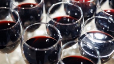 Câte pahare de vin trebuie să bea bărbaţii pe 9 martie: 44 sau 40? Iată ce spune tradiţia